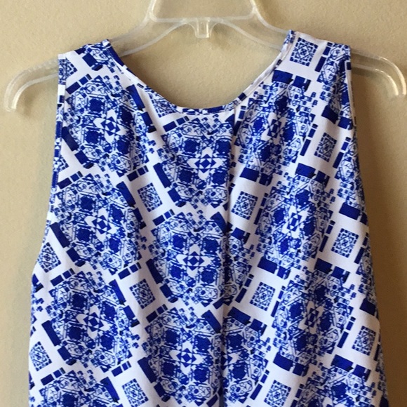 The Limited Blue and White Flowy Pull-Over Top - Picture 4 of 8